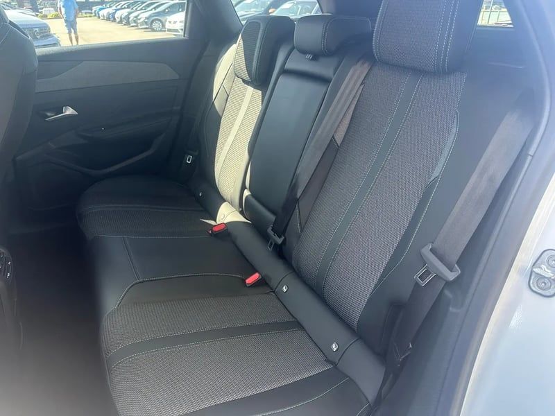 Photo de la voiture PEUGEOT 308 SW Hybrid 145 e-DCS6 Allure