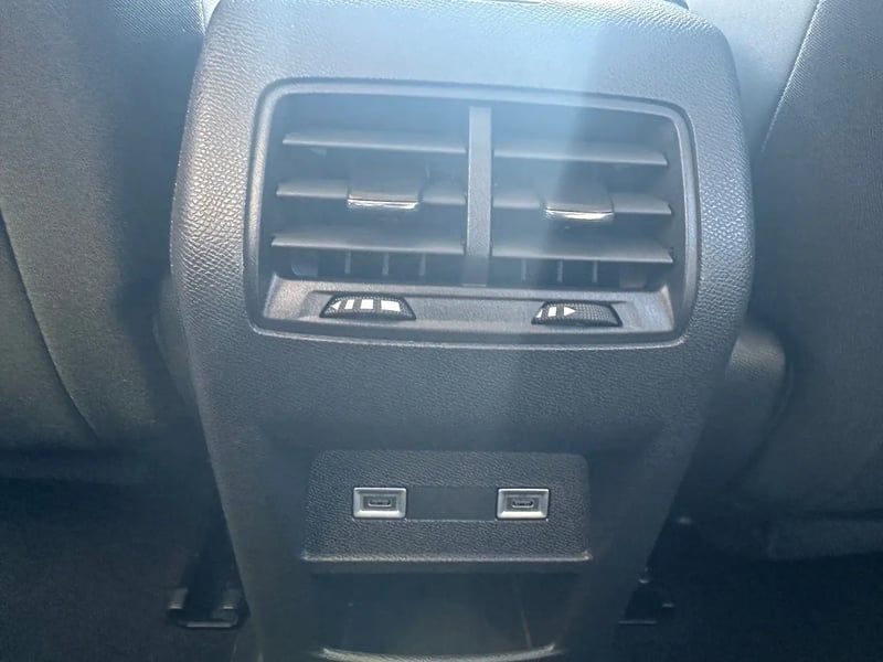 Photo de la voiture PEUGEOT 308 SW Hybrid 145 e-DCS6 Allure