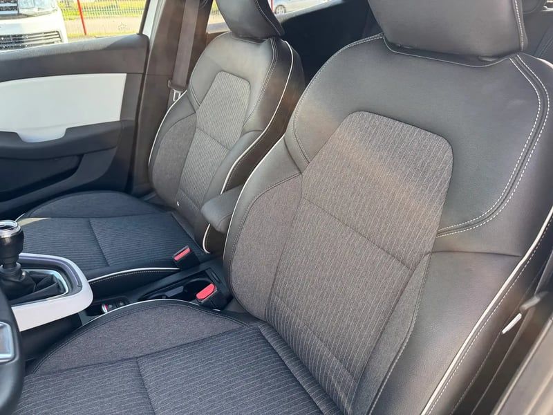 Photo de la voiture RENAULT CLIO V TCe 90 Techno