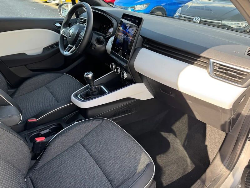 Photo de la voiture RENAULT CLIO V TCe 90 Techno