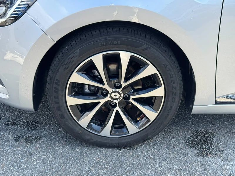 Photo de la voiture RENAULT CLIO V TCe 90 Techno