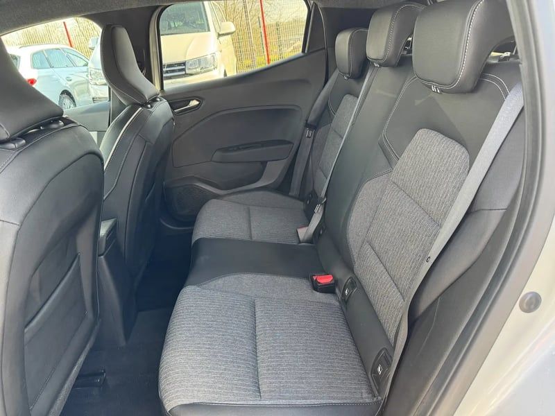 Photo de la voiture RENAULT CLIO V TCe 90 Techno