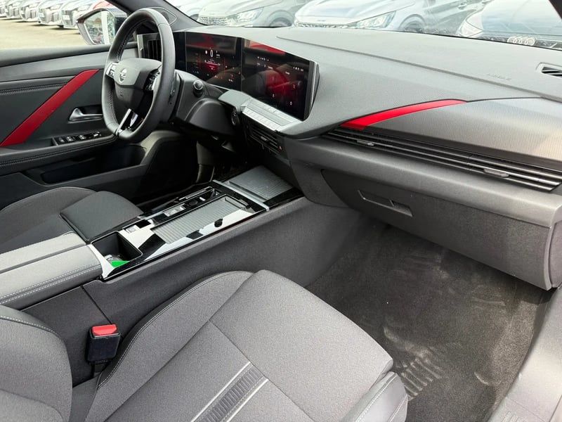 Photo de la voiture OPEL ASTRA SPORTS TOURER Hybride Rechargeable 180 ch BVA8 GS