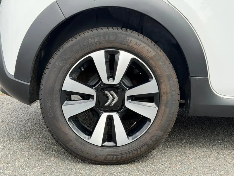 Photo de la voiture CITROEN C3 PureTech 83 ch BVM5 Max
