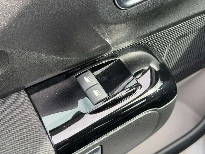 Photo de la voiture CITROEN C3 PureTech 83 ch BVM5 Max