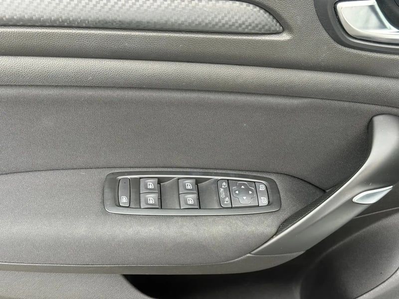 Photo de la voiture RENAULT MEGANE IV BERLINE Blue dCi 115 Limited