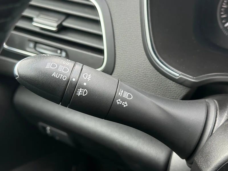 Photo de la voiture RENAULT MEGANE IV BERLINE Blue dCi 115 Limited