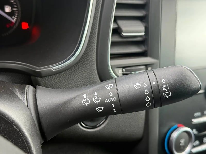 Photo de la voiture RENAULT MEGANE IV BERLINE Blue dCi 115 Limited