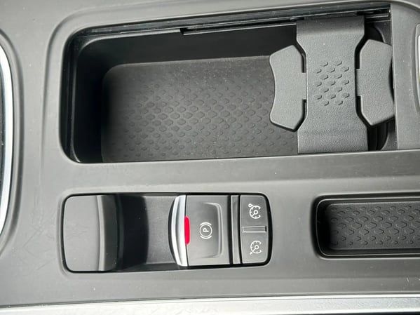 Photo de la voiture RENAULT MEGANE IV BERLINE Blue dCi 115 Limited