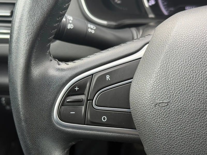 Photo de la voiture RENAULT MEGANE IV BERLINE Blue dCi 115 Limited