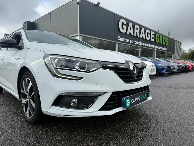 Photo de la voiture RENAULT MEGANE IV BERLINE Blue dCi 115 Limited