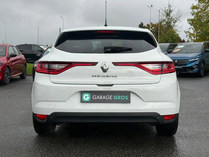 Photo de la voiture RENAULT MEGANE IV BERLINE Blue dCi 115 Limited