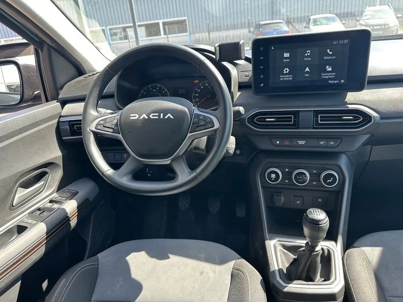 Photo de la voiture DACIA SANDERO ECO-G 100 GSR2 Stepway Extreme +
