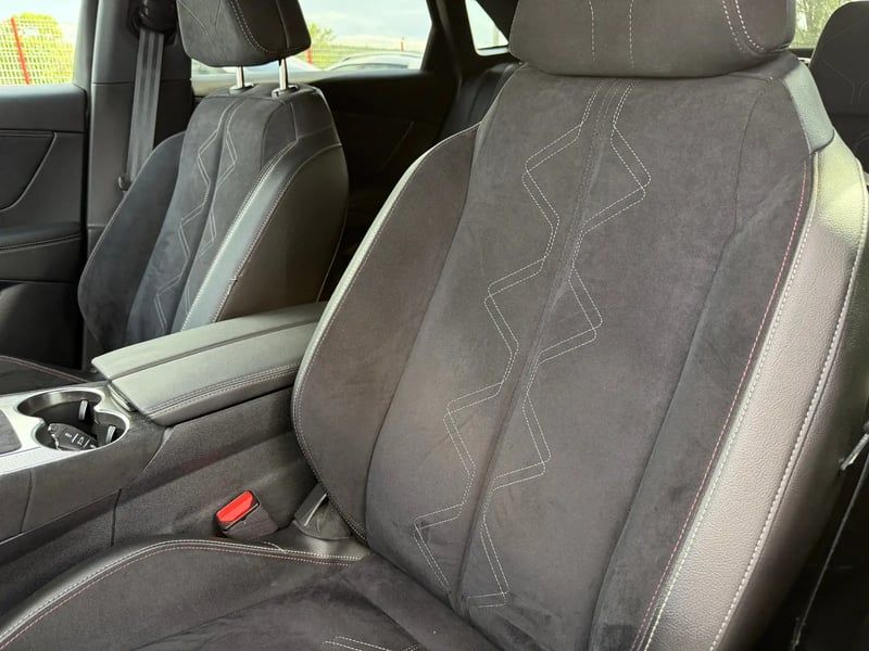 Photo de la voiture DS DS 7 Hybride Rechargeable E-Tense 225 EAT8 Performance Line +