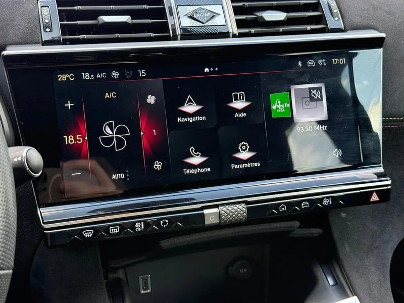 Photo de la voiture DS DS 7 Hybride Rechargeable E-Tense 225 EAT8 Performance Line +