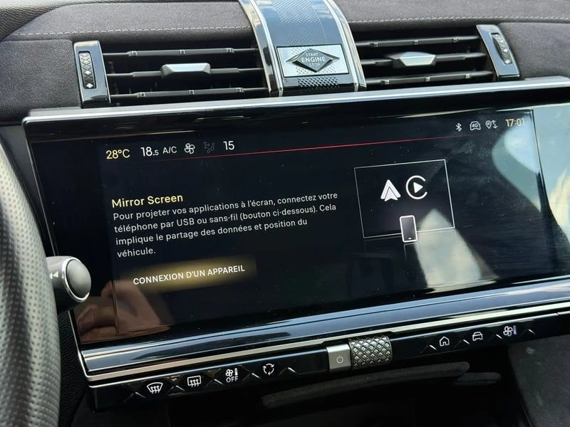 Photo de la voiture DS DS 7 Hybride Rechargeable E-Tense 225 EAT8 Performance Line +