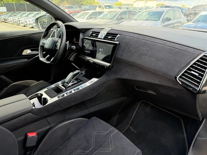 Photo de la voiture DS DS 7 Hybride Rechargeable E-Tense 225 EAT8 Performance Line +
