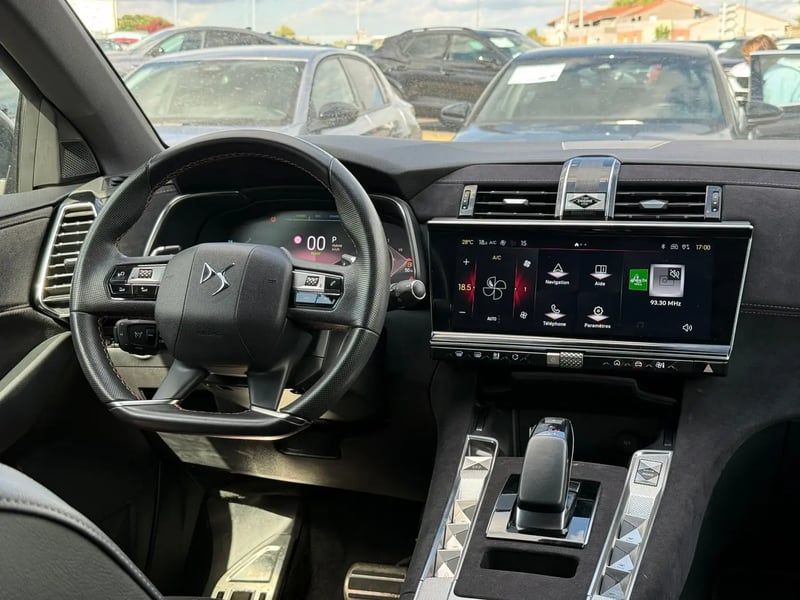 Photo de la voiture DS DS 7 Hybride Rechargeable E-Tense 225 EAT8 Performance Line +
