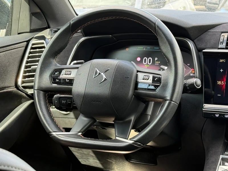 Photo de la voiture DS DS 7 Hybride Rechargeable E-Tense 225 EAT8 Performance Line +