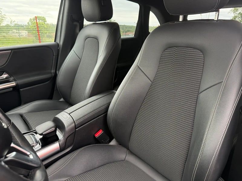 Photo de la voiture MERCEDES-BENZ CLASSE B 180 7G-DCT Progressive Line Edition