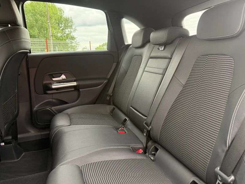 Photo de la voiture MERCEDES-BENZ CLASSE B 180 7G-DCT Progressive Line Edition