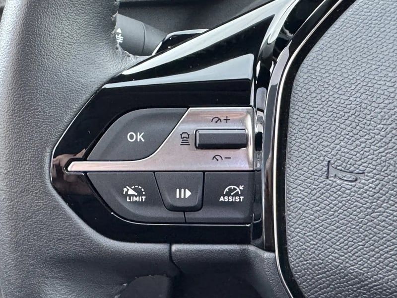 Photo de la voiture PEUGEOT 308 SW PureTech 130ch S&S EAT8 Allure Pack