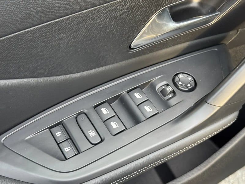 Photo de la voiture PEUGEOT 308 SW PureTech 130ch S&S EAT8 Allure Pack