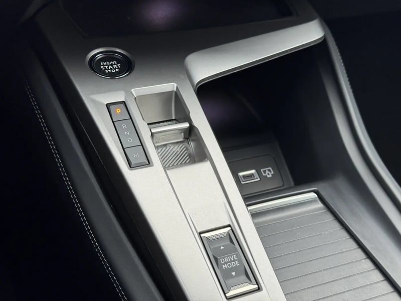 Photo de la voiture PEUGEOT 308 SW PureTech 130ch S&S EAT8 Allure Pack