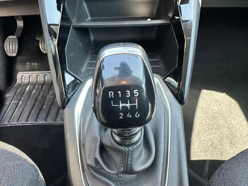 Photo de la voiture PEUGEOT 208 100 S&S BVM6 Style