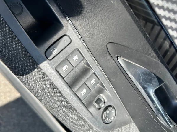 Photo de la voiture PEUGEOT 208 100 S&S BVM6 Style