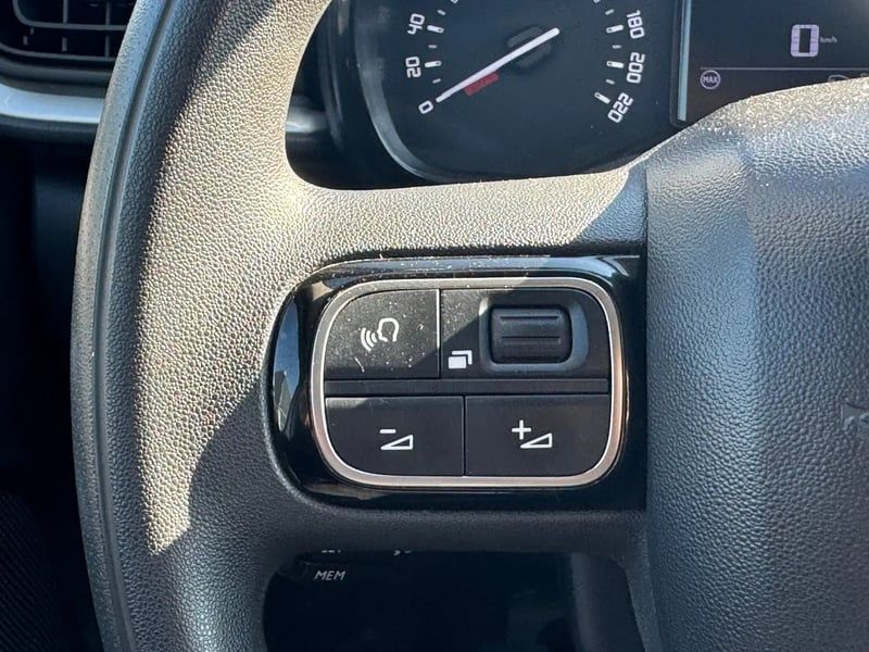 Photo de la voiture CITROEN C3 PureTech 83 S&S BVM5 Feel