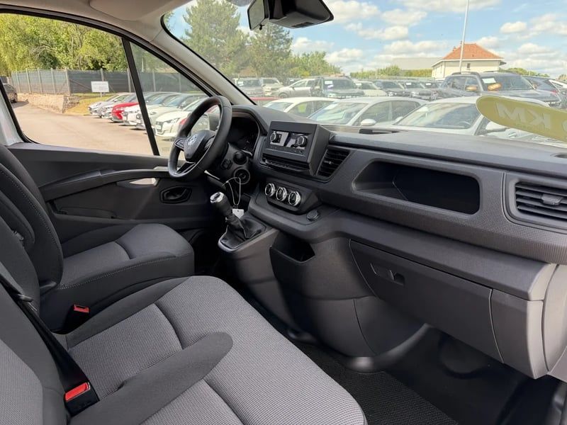 Photo de la voiture RENAULT TRAFIC FOURGON FG BLUE DCI 130 L1H1 2T8 GSR2 ADVANCE