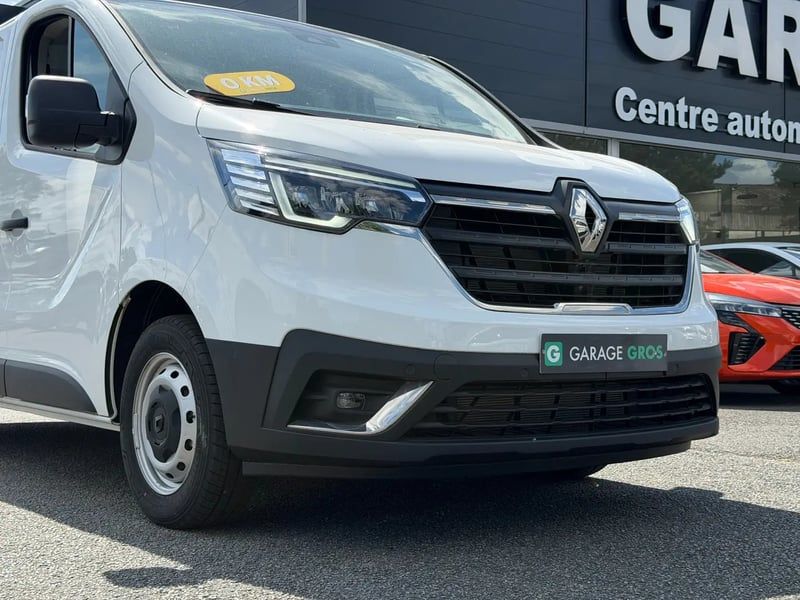 Photo de la voiture RENAULT TRAFIC FOURGON FG BLUE DCI 130 L1H1 2T8 GSR2 ADVANCE