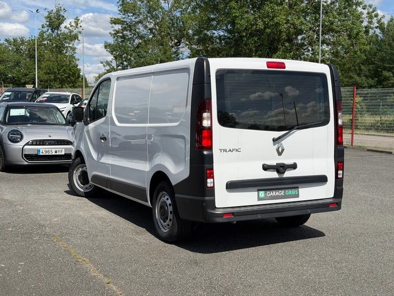 Photo de la voiture RENAULT TRAFIC FOURGON FG BLUE DCI 130 L1H1 2T8 GSR2 ADVANCE