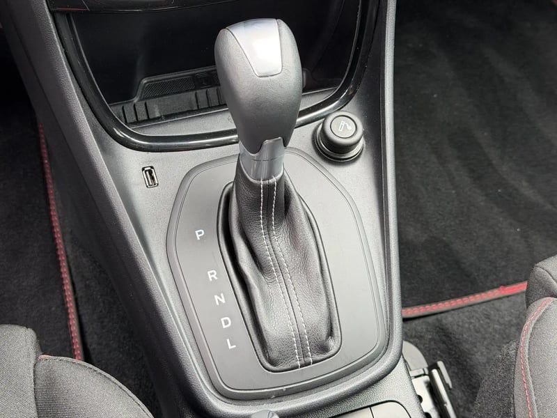 Photo de la voiture FORD PUMA 1.0 EcoBoost 155 ch mHEV S&S Powershift ST-Line