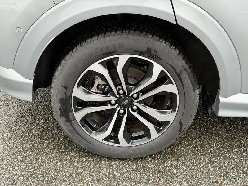 Photo de la voiture FORD PUMA 1.0 EcoBoost 155 ch mHEV S&S Powershift ST-Line