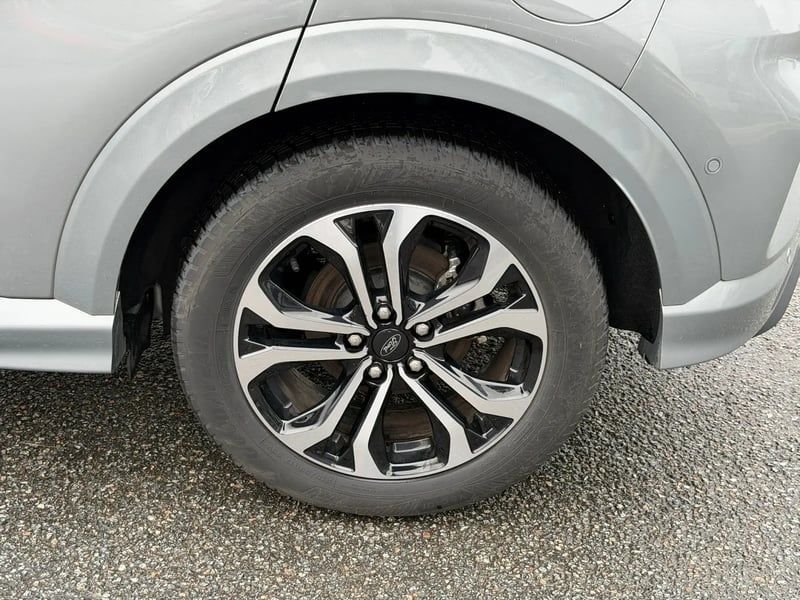 Photo de la voiture FORD PUMA 1.0 EcoBoost 155 ch mHEV S&S Powershift ST-Line