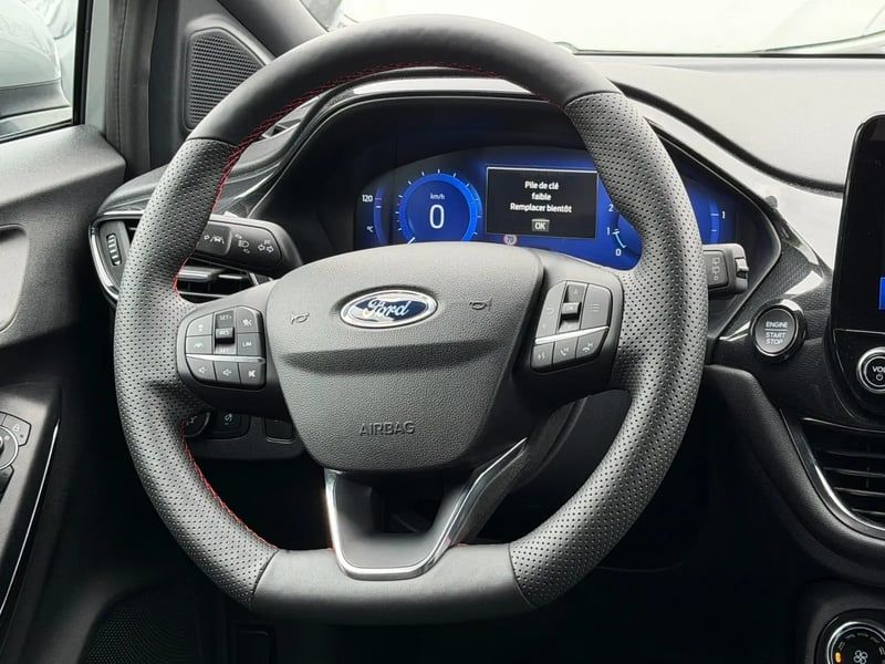 Photo de la voiture FORD PUMA 1.0 EcoBoost 155 ch mHEV S&S Powershift ST-Line