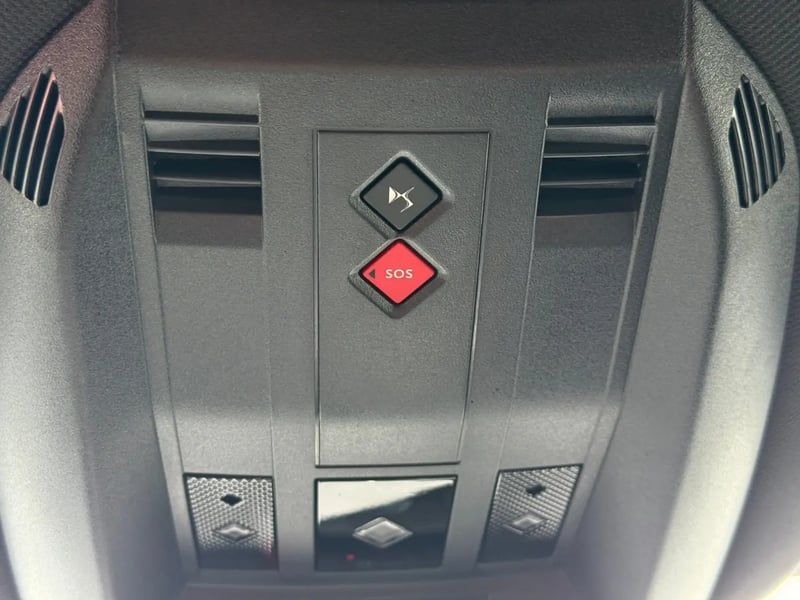 Photo de la voiture DS DS 7 Hybride Rechargeable E-Tense 225 EAT8 Performance Line