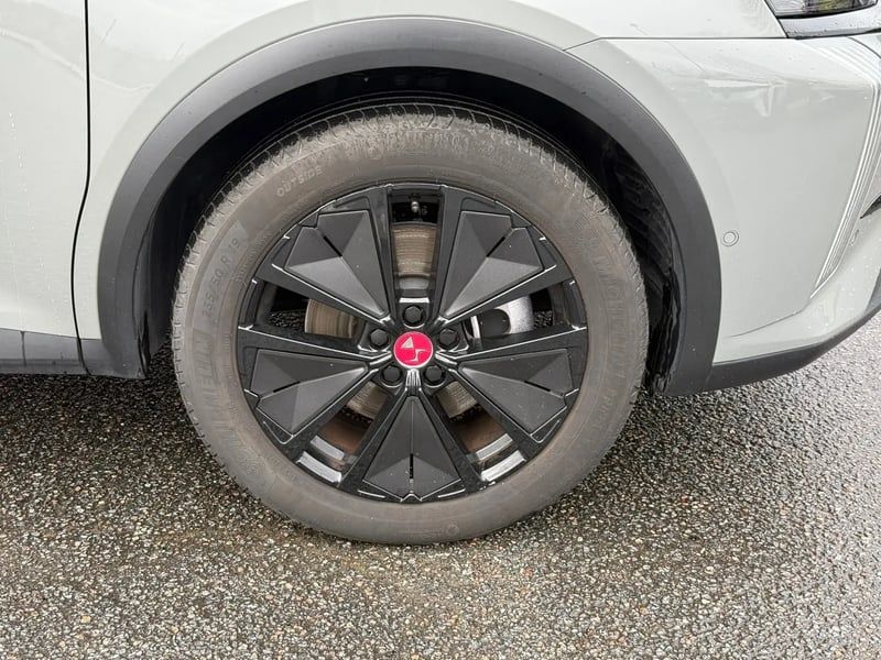 Photo de la voiture DS DS 7 Hybride Rechargeable E-Tense 225 EAT8 Performance Line