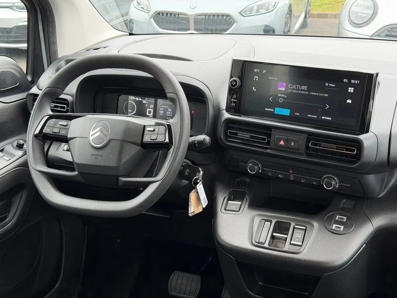 Photo de la voiture CITROEN E-BERLINGO Taille M 136 ch 54 kWh Plus