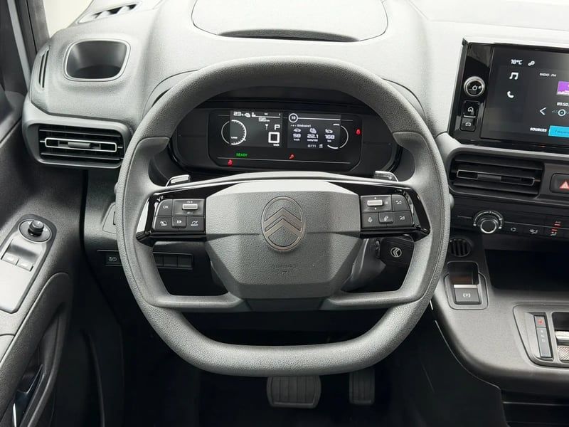 Photo de la voiture CITROEN E-BERLINGO Taille M 136 ch 54 kWh Plus