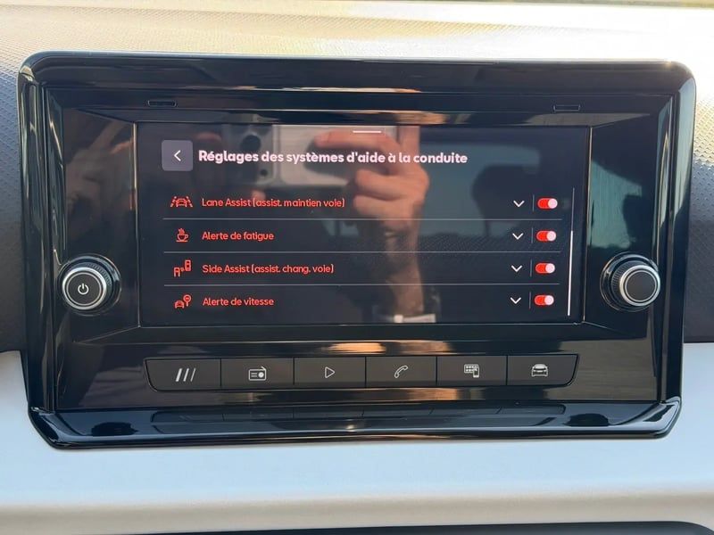 Photo de la voiture SEAT ARONA 1.0 TSI 110 ch Start/Stop BVM6 Style Business
