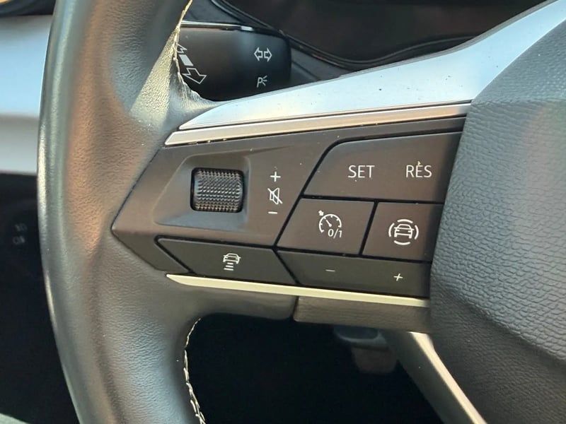 Photo de la voiture SEAT ARONA 1.0 TSI 110 ch Start/Stop BVM6 Style Business