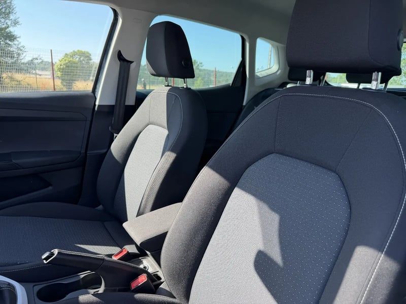 Photo de la voiture SEAT ARONA 1.0 TSI 110 ch Start/Stop BVM6 Style Business
