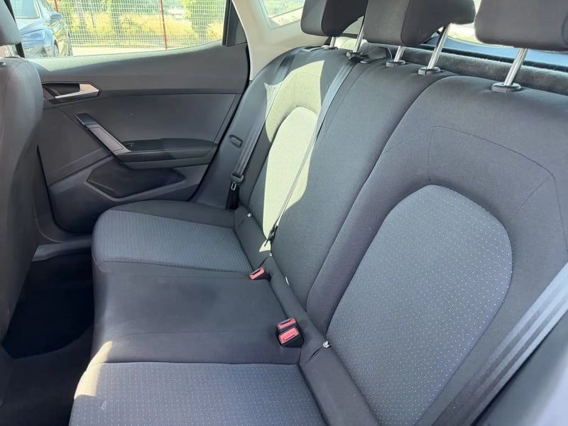 Photo de la voiture SEAT ARONA 1.0 TSI 110 ch Start/Stop BVM6 Style Business