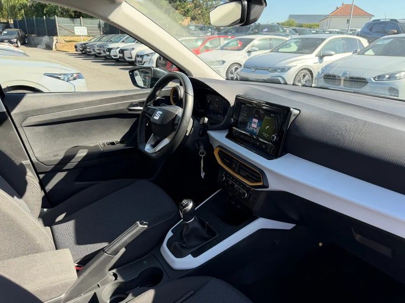 Photo de la voiture SEAT ARONA 1.0 TSI 110 ch Start/Stop BVM6 Style Business
