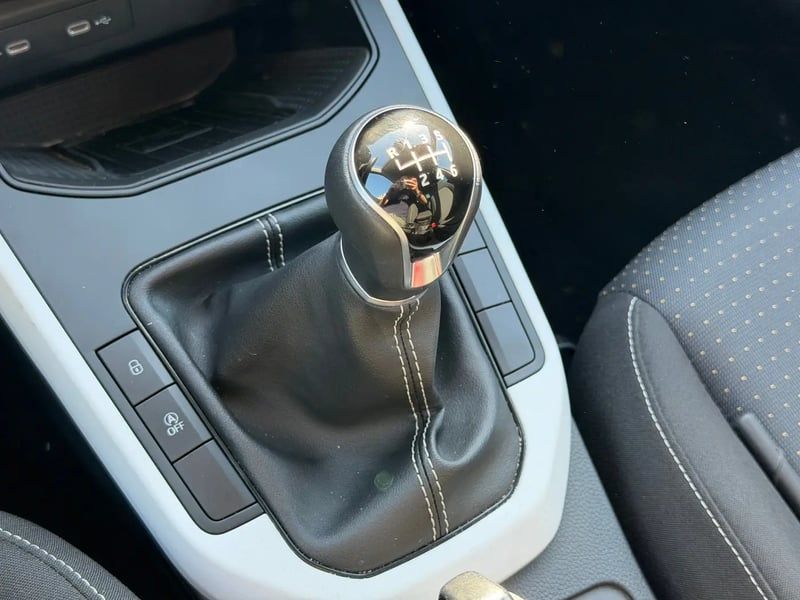Photo de la voiture SEAT ARONA 1.0 TSI 110 ch Start/Stop BVM6 Style Business