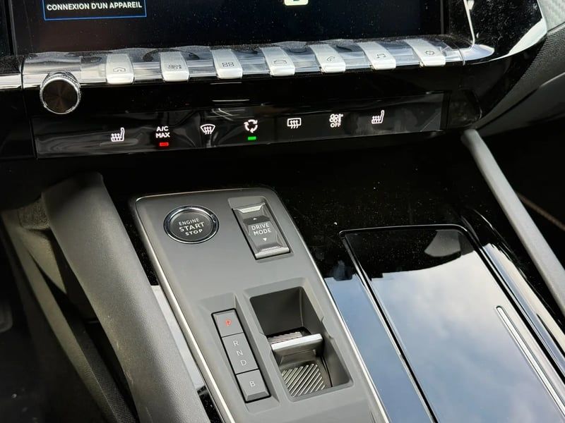 Photo de la voiture PEUGEOT 508 SW Hybrid 180 e-EAT8 Allure