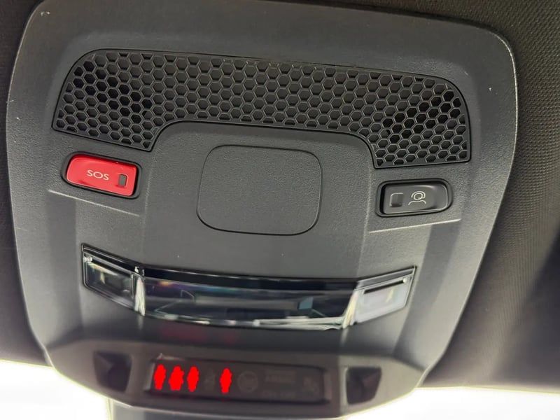 Photo de la voiture PEUGEOT 508 SW Hybrid 180 e-EAT8 Allure